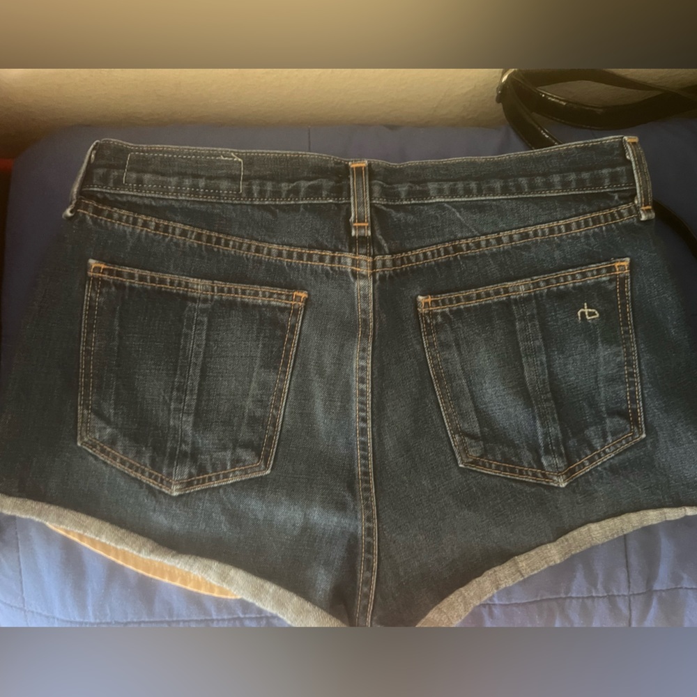 Shorts - Picture 3 of 3